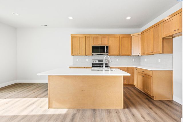 7461 Grapevine Ct, West Richland, WA 99353