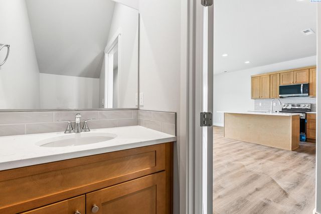 7461 Grapevine Ct, West Richland, WA 99353