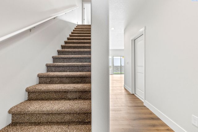 7461 Grapevine Ct, West Richland, WA 99353