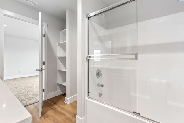 7461 Grapevine Ct, West Richland, WA 99353