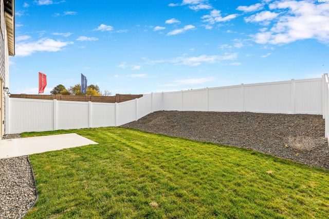 7461 Grapevine Ct, West Richland, WA 99353