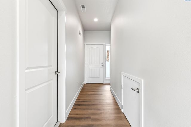 7461 Grapevine Ct, West Richland, WA 99353