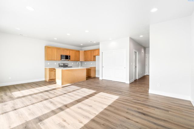 7461 Grapevine Ct, West Richland, WA 99353