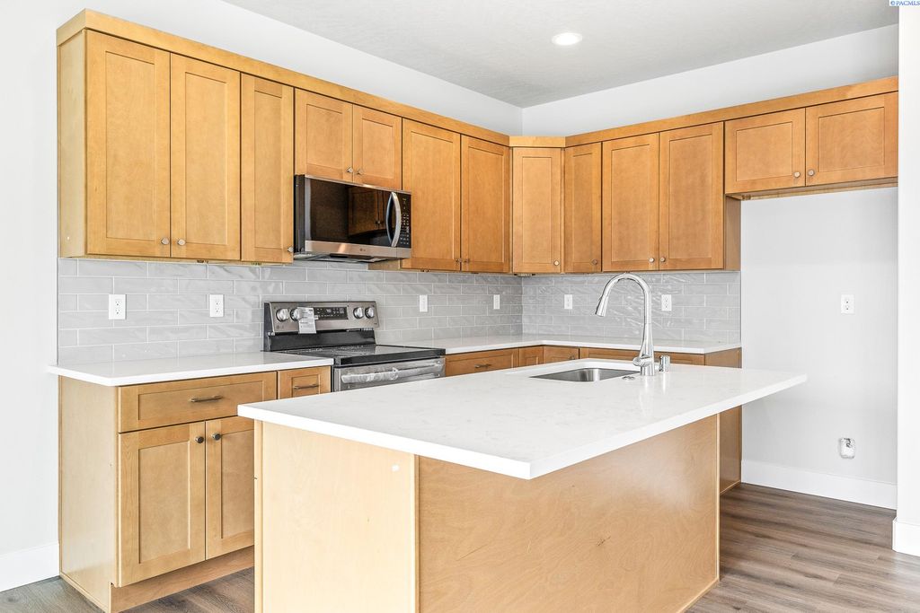 7461 Grapevine Ct, West Richland, WA 99353