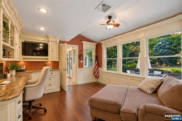 85 Vanderbeck Lane, Mahwah, NJ 07430