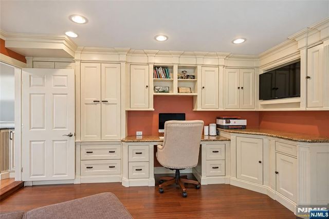 85 Vanderbeck Lane, Mahwah, NJ 07430