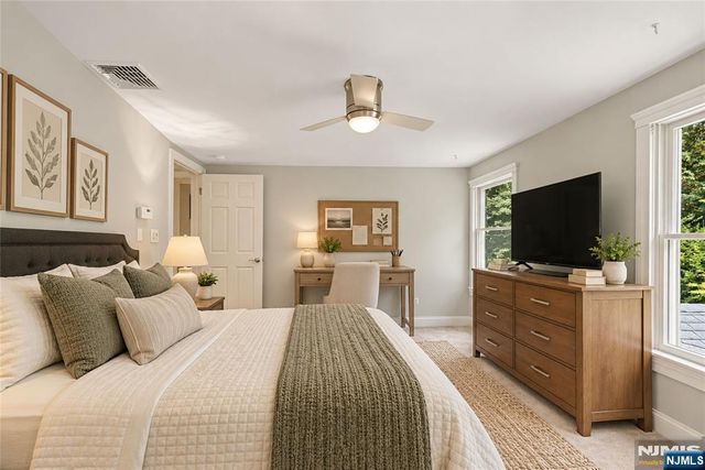 85 Vanderbeck Lane, Mahwah, NJ 07430