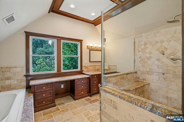 85 Vanderbeck Lane, Mahwah, NJ 07430