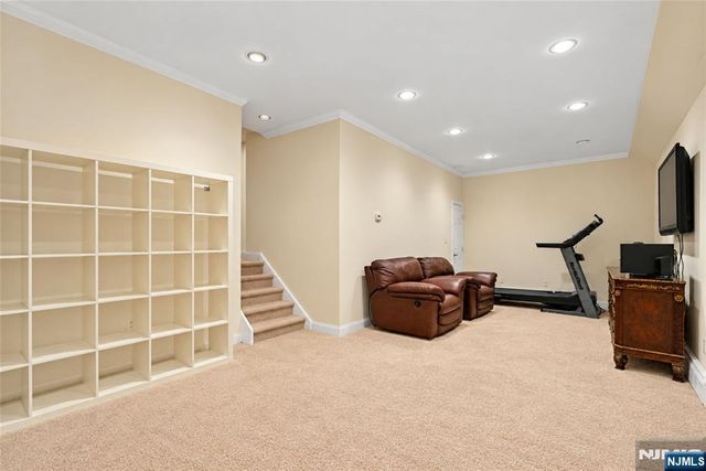 85 Vanderbeck Lane, Mahwah, NJ 07430