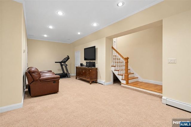 85 Vanderbeck Lane, Mahwah, NJ 07430