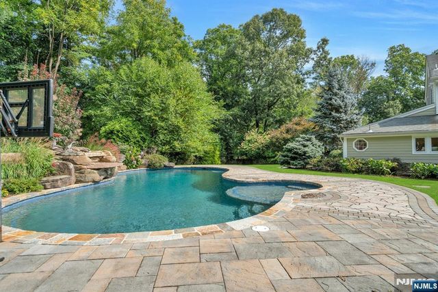 85 Vanderbeck Lane, Mahwah, NJ 07430