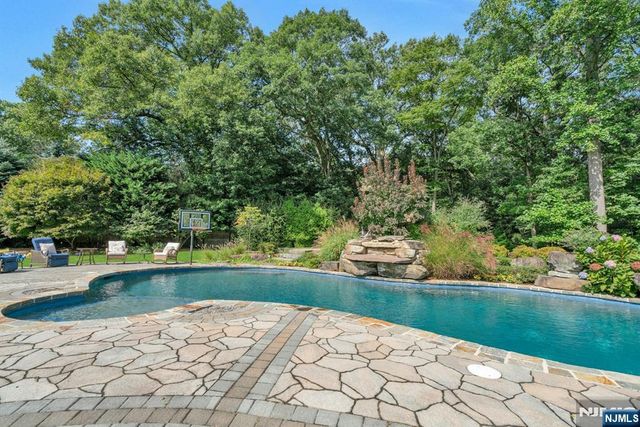 85 Vanderbeck Lane, Mahwah, NJ 07430