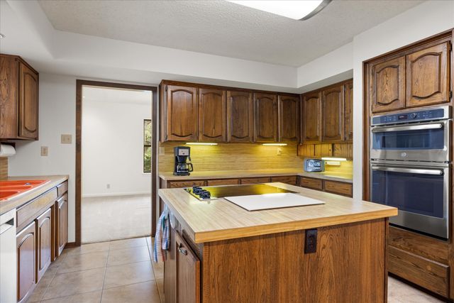 5116 Fairway Circle, Granbury, TX 76049