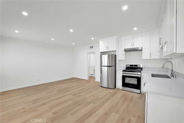13018 Valleyheart Drive 8, Studio City, CA 91604