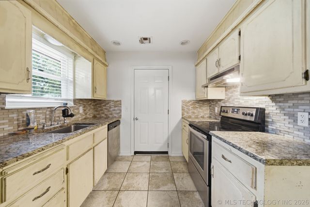 4331 S Detroit Avenue, Tulsa, OK 74105