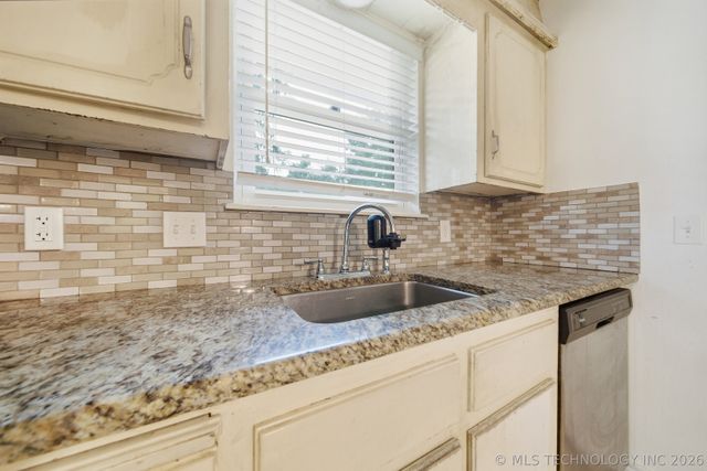 4331 S Detroit Avenue, Tulsa, OK 74105