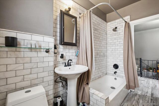 2760 Hering Avenue, Bronx, NY 10469