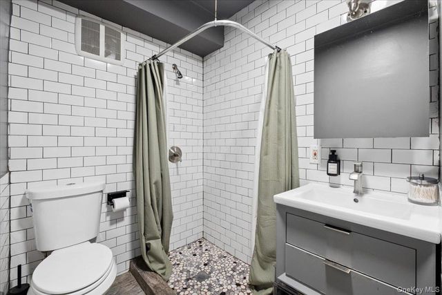 2760 Hering Avenue, Bronx, NY 10469