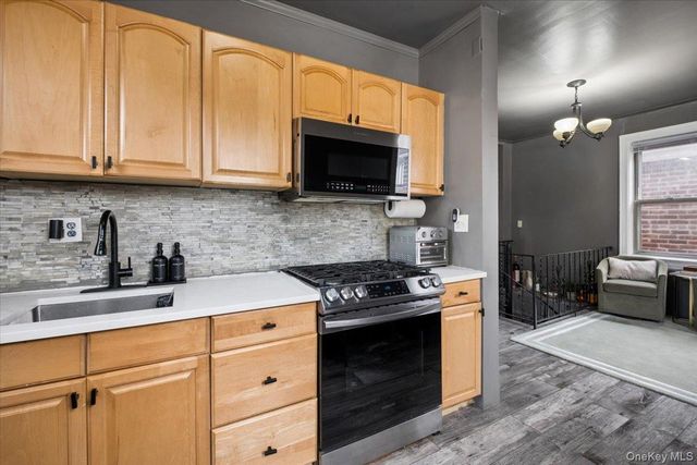2760 Hering Avenue, Bronx, NY 10469