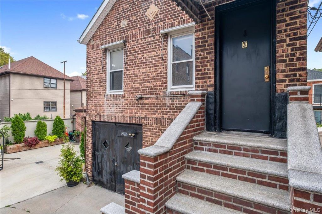 2760 Hering Avenue, Bronx, NY 10469 — photo 2