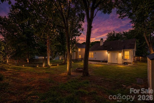 7442 Crestside Lane, Charlotte, NC 28227
