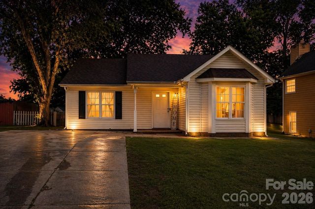 7442 Crestside Lane, Charlotte, NC 28227