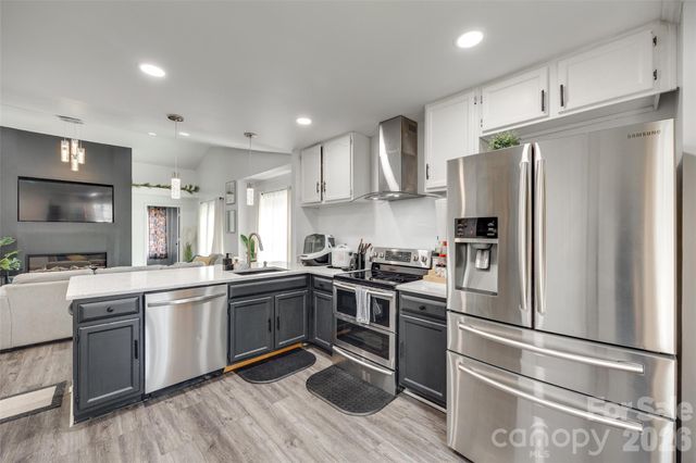 7442 Crestside Lane, Charlotte, NC 28227