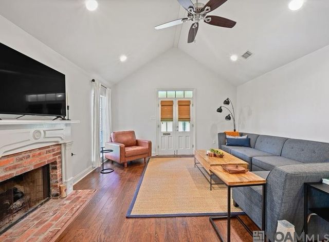 8064 Poirier Pl, Baton Rouge, LA 70806