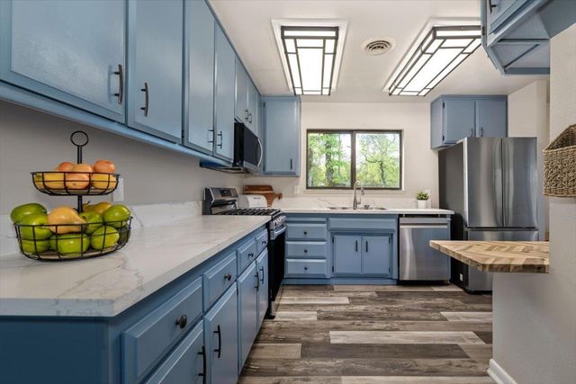 11365 Shadow Ln, Browns Valley, CA 95918