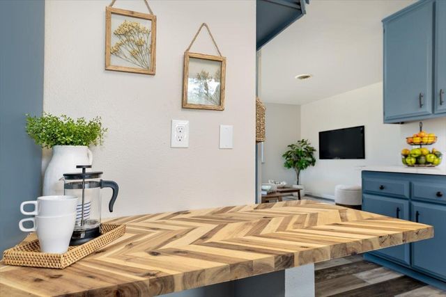 11365 Shadow Ln, Browns Valley, CA 95918