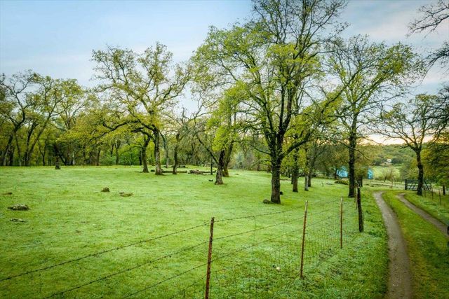 11365 Shadow Ln, Browns Valley, CA 95918