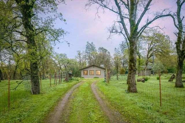 11365 Shadow Ln, Browns Valley, CA 95918