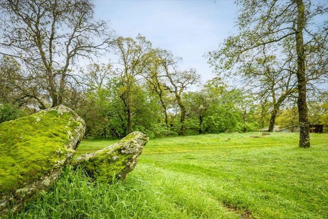 11365 Shadow Ln, Browns Valley, CA 95918