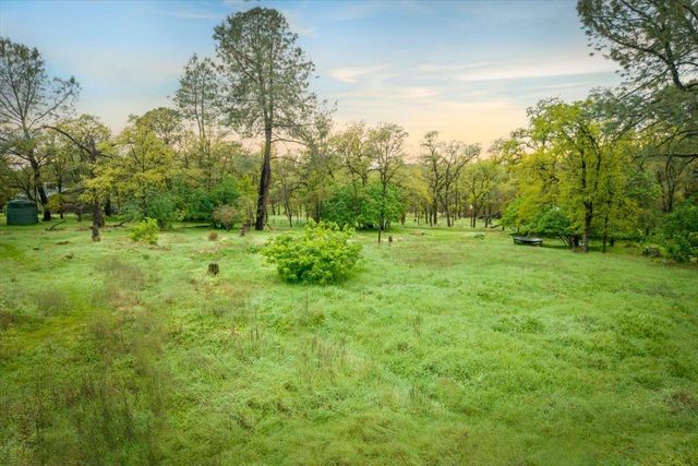 11365 Shadow Ln, Browns Valley, CA 95918