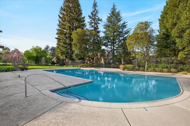 582 Pimlico Court, Walnut Creek, CA 94597