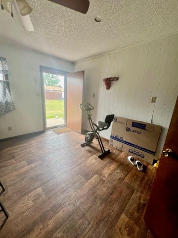 1405 N Roosevelt Ave, Liberal, KS 67901