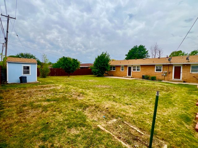 1405 N Roosevelt Ave, Liberal, KS 67901