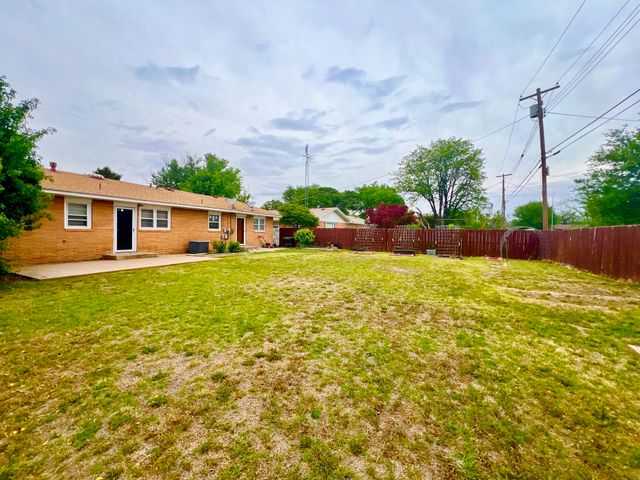 1405 N Roosevelt Ave, Liberal, KS 67901