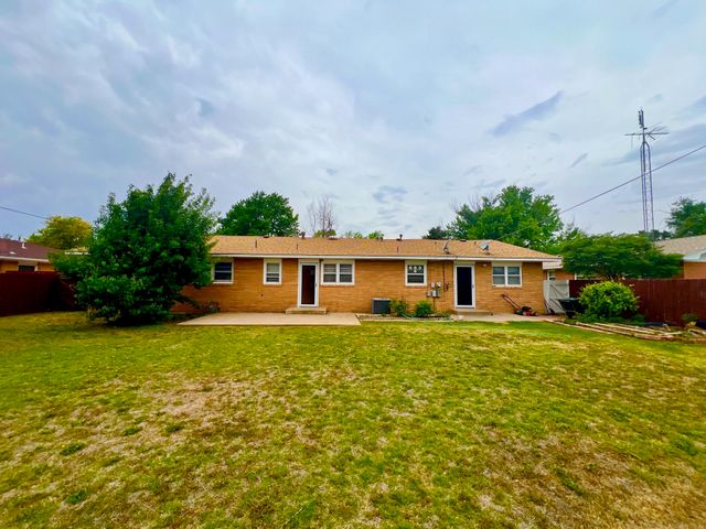 1405 N Roosevelt Ave, Liberal, KS 67901
