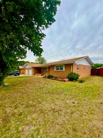 1405 N Roosevelt Ave, Liberal, KS 67901