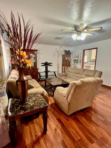 1405 N Roosevelt Ave, Liberal, KS 67901