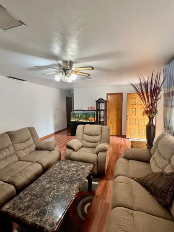 1405 N Roosevelt Ave, Liberal, KS 67901