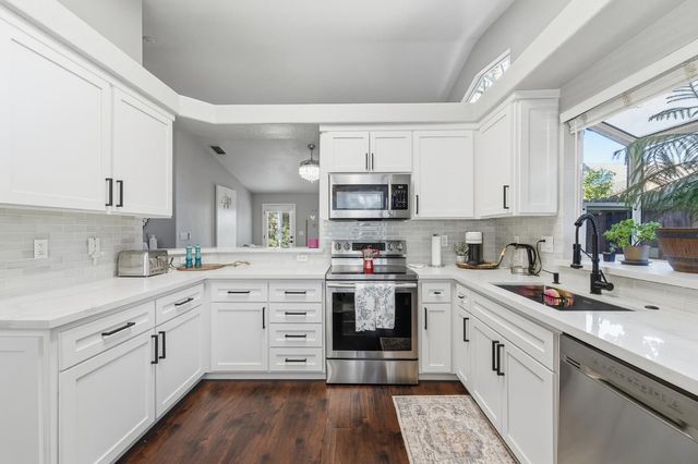 3409 Friar Tuck Way, Modesto, CA 95355