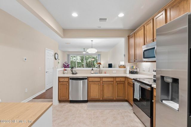 6975 ROUNDLEAF Drive, Jacksonville, FL 32258