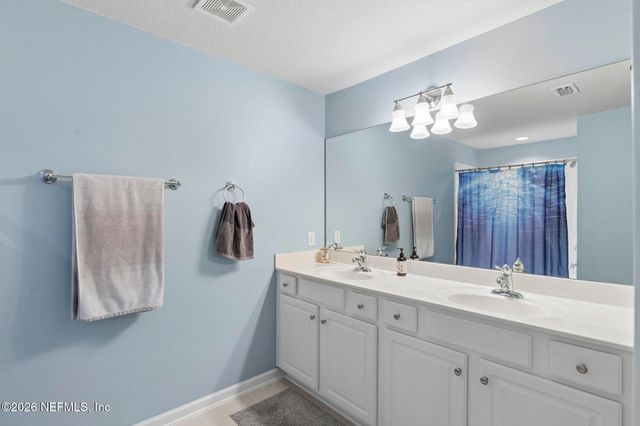 6975 ROUNDLEAF Drive, Jacksonville, FL 32258