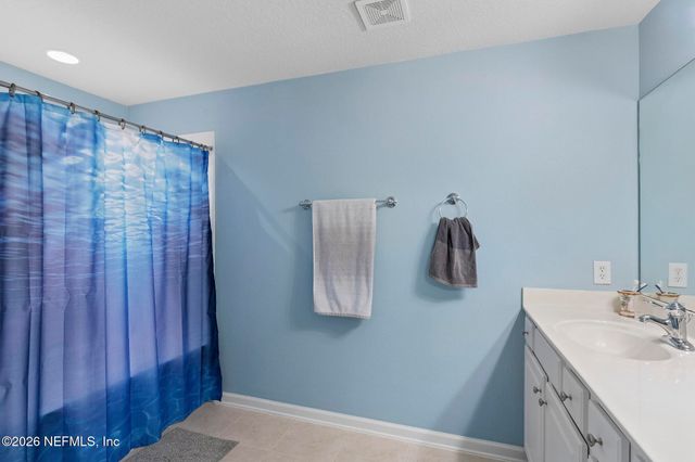 6975 ROUNDLEAF Drive, Jacksonville, FL 32258