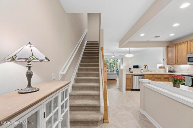 6975 ROUNDLEAF Drive, Jacksonville, FL 32258