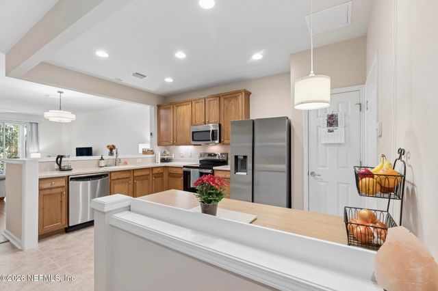 6975 ROUNDLEAF Drive, Jacksonville, FL 32258
