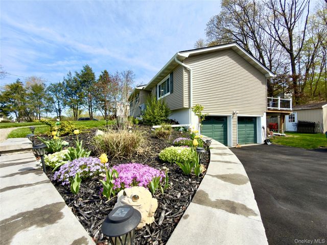 22 Buttermilk Drive, Poughkeepsie, NY 12601