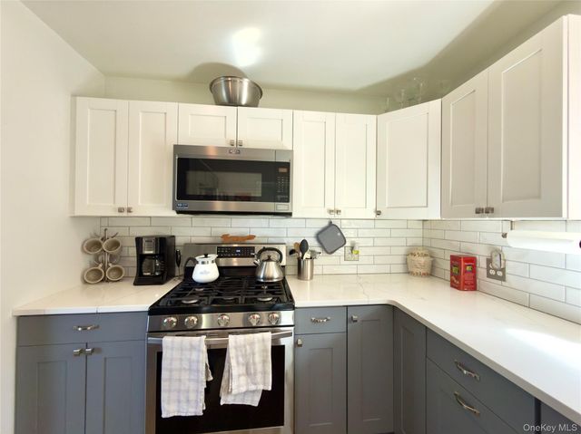 22 Buttermilk Drive, Poughkeepsie, NY 12601